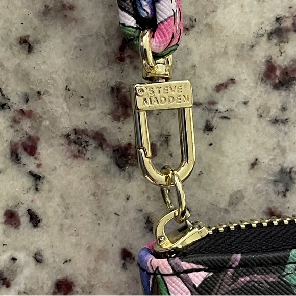 NWOT Steven Madden Pink Floral Print Wristlet Wallet Black Faux Leather Clutch - Picture 3 of 10